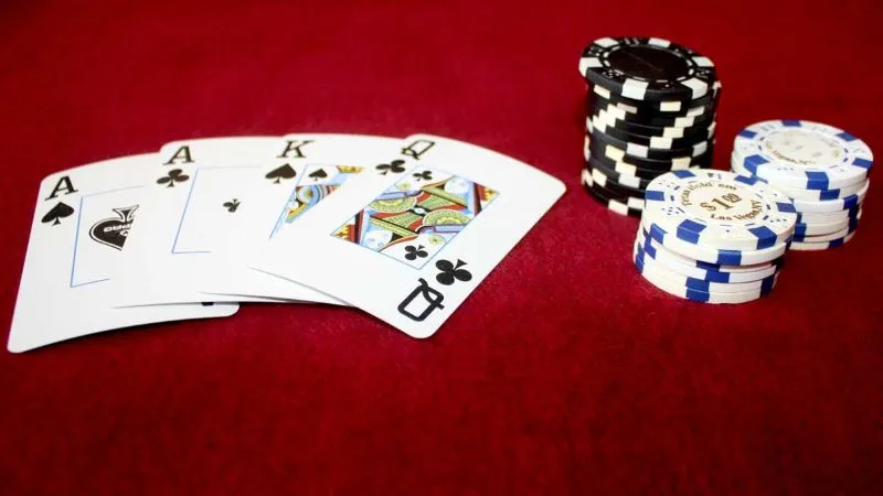 Không chơi nhiều hand bài khi chơi Poker để đảm bảo an toàn